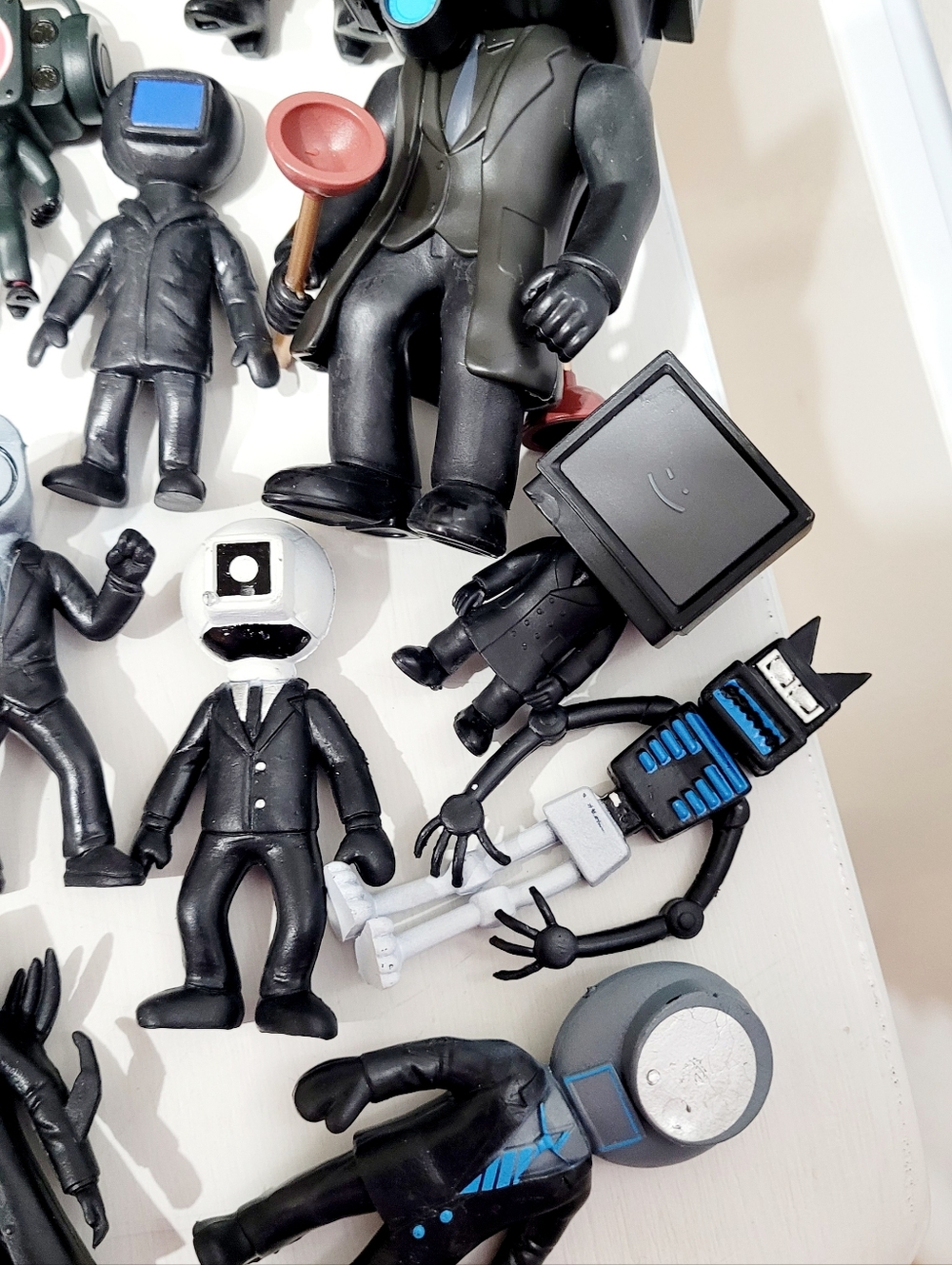 Skibidi Toilet Figure Lot of 24 Cameraman TV Man Speaker Man Mixed Characters - Picture 6 of 7